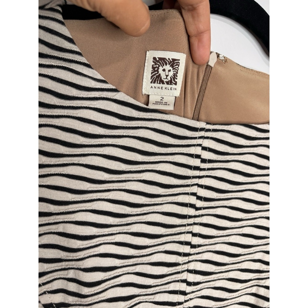 Anne Klein Textured Stripe Knit Dress Sz 2  Black Cream Cap Sleeve A-Line - Picture 3 of 3